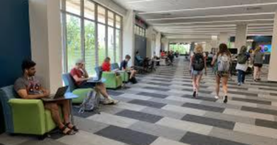 University Enforces Spring Decision, Cuts Library Operating Hours